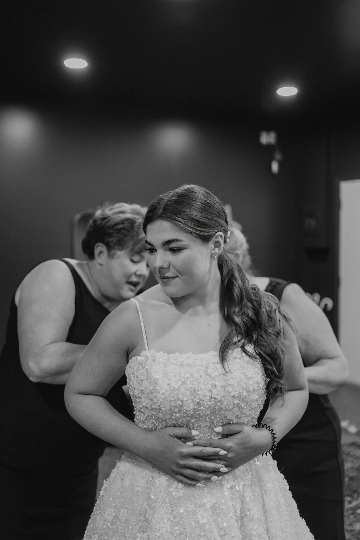 Erin and Jayden — getting ready at Buttercup Café Manitoba — Ngo Photography