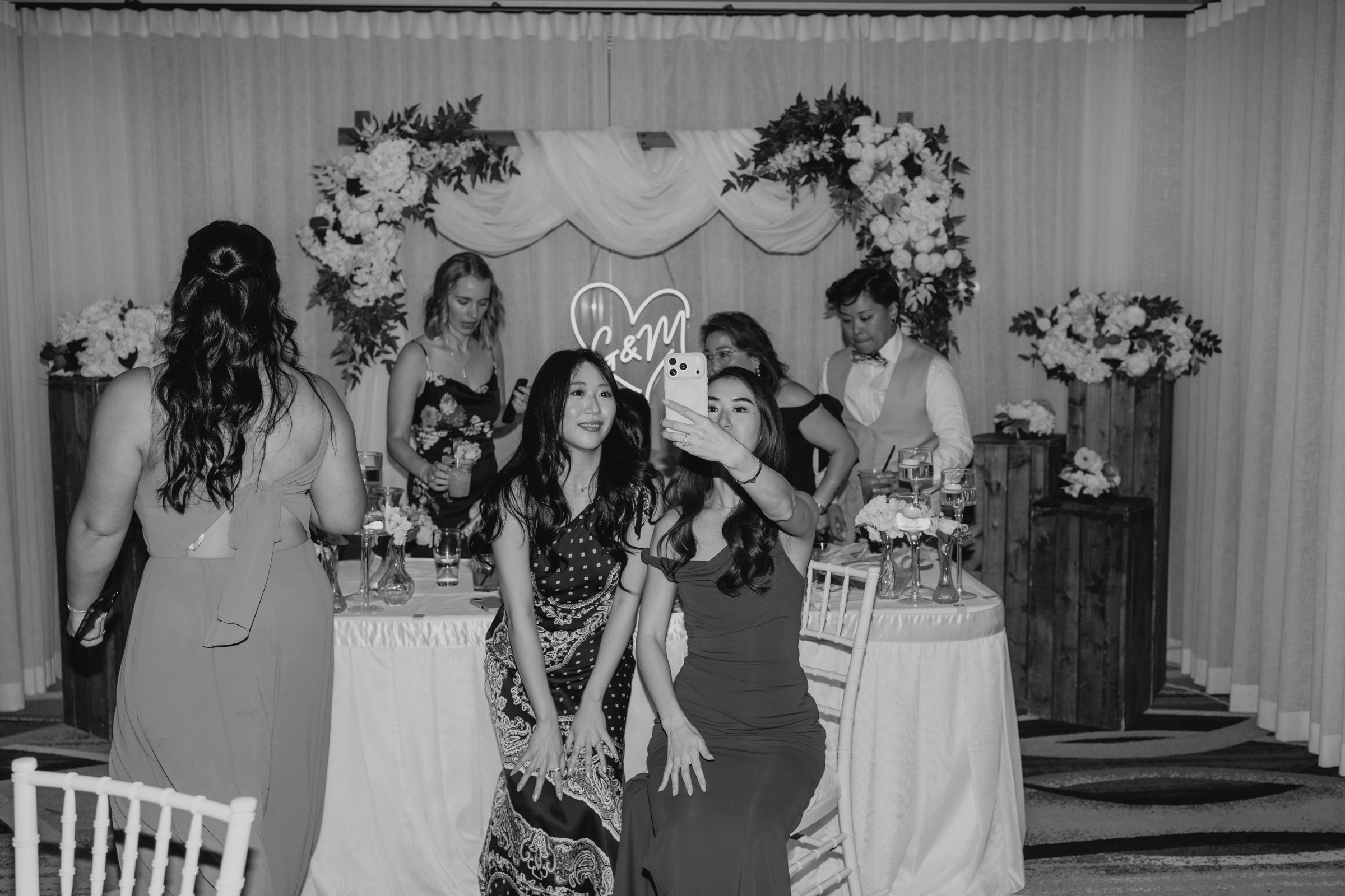End-of-night wedding celebration at Bel Acres Golf and Country Club — photography by Ngo Photography Winnipeg