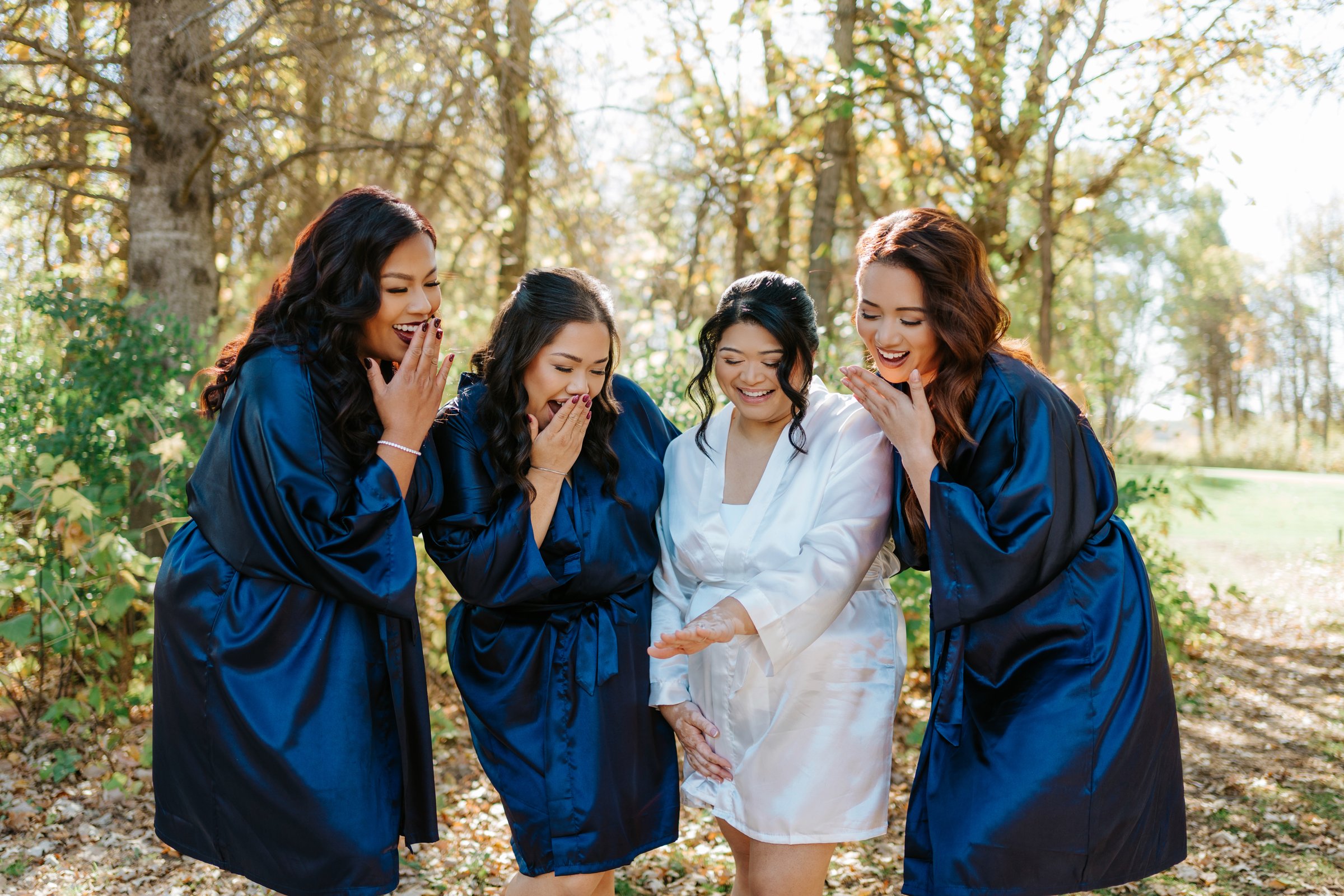 Marieanne getting ready in the Bel Acres bridal cottage — October wedding photography by Chris Ngo, Ngo Photography