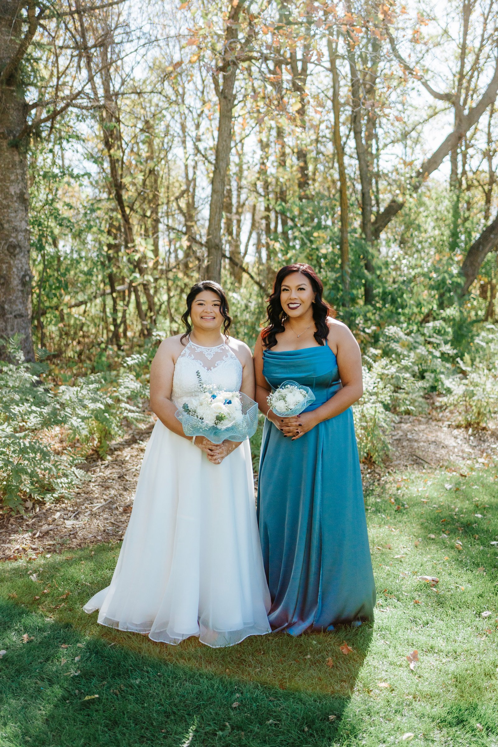 Wedding party group photo at Bel Acres Golf and Country Club — photography by Ngo Photography, Winnipeg