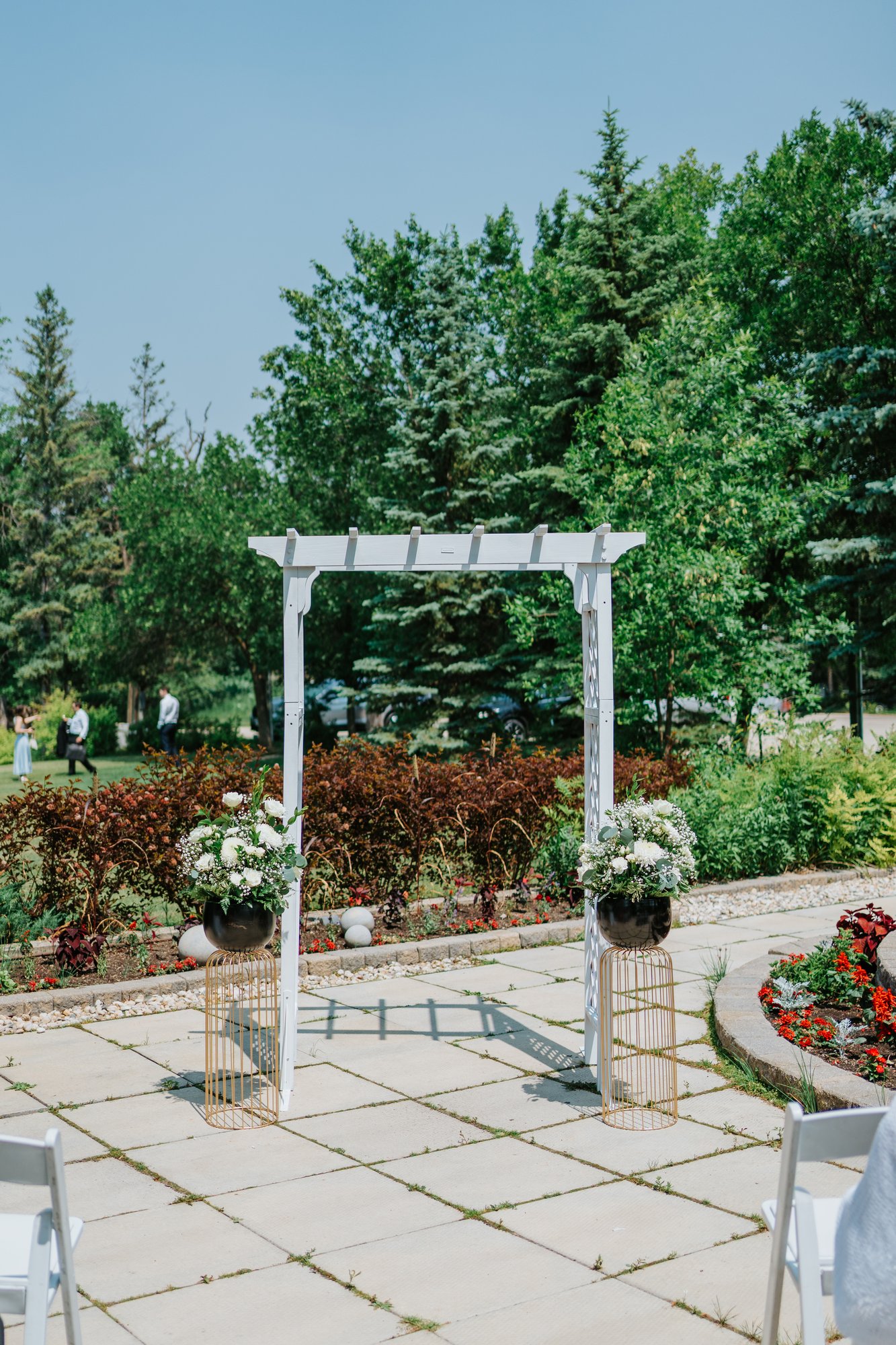 Ceremony at The Gates on Roblin Headingley Manitoba — wedding photography by Ngo Photography