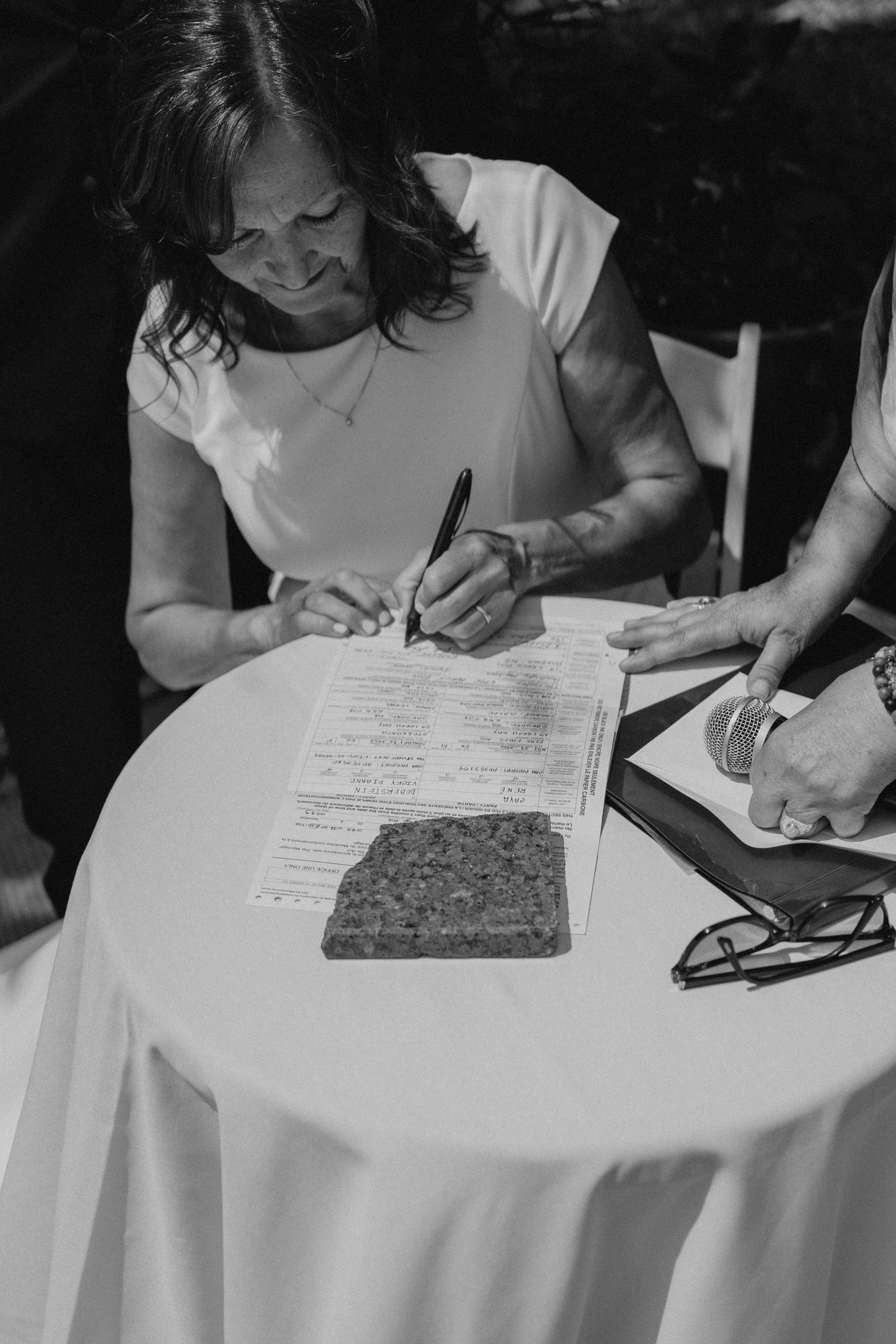 Ceremony at The Gates on Roblin Headingley wedding — Ngo Photography Winnipeg