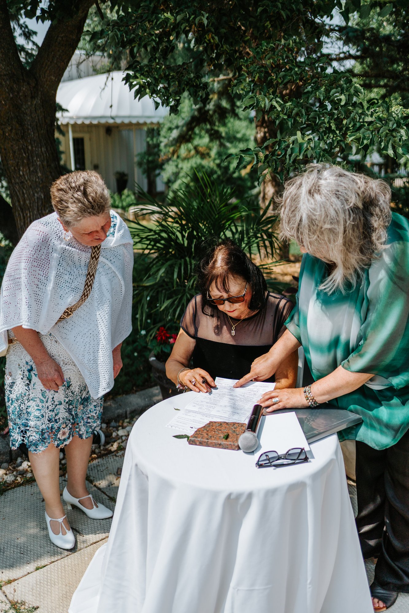 Family wedding ceremony at The Gates on Roblin — photography by Chris Ngo