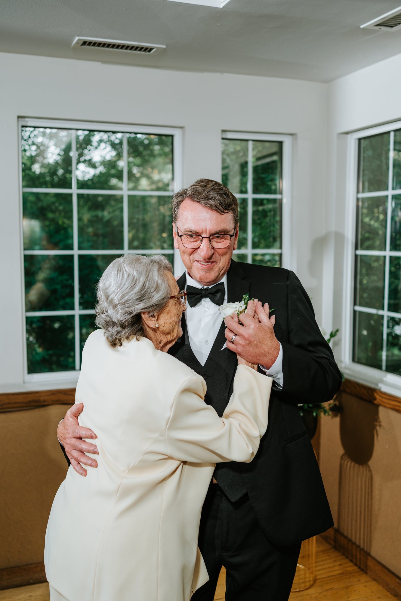 Family reception at The Gates on Roblin Manitoba — photography by Chris Ngo Winnipeg